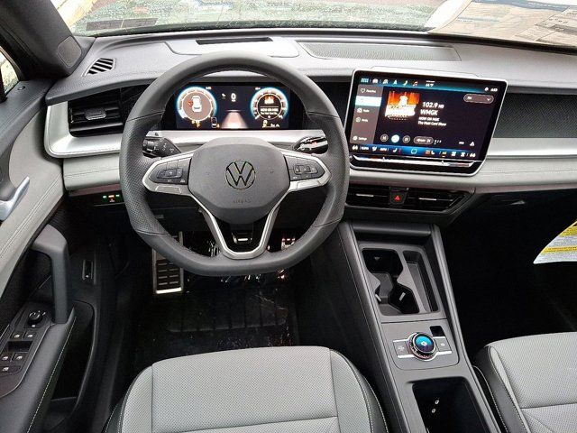2025 Volkswagen Tiguan SE R-Line Black