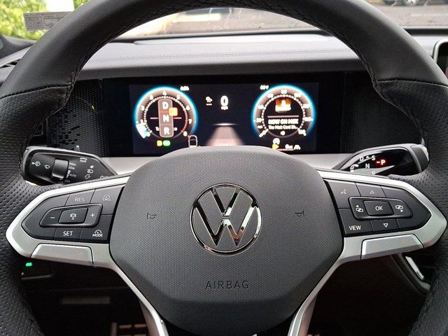2025 Volkswagen Tiguan SE R-Line Black