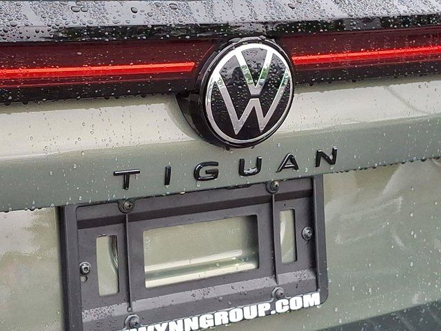 2025 Volkswagen Tiguan SE R-Line Black