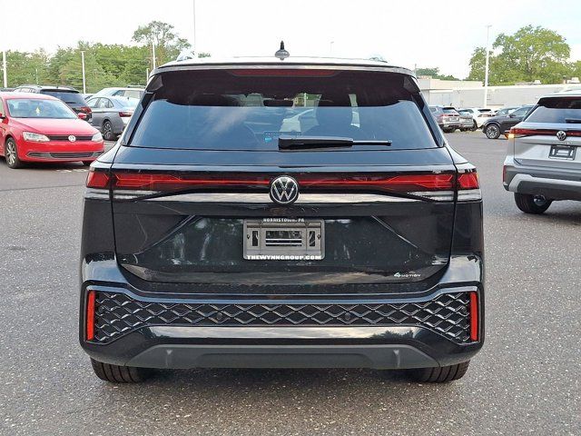 2025 Volkswagen Tiguan SE R-Line Black