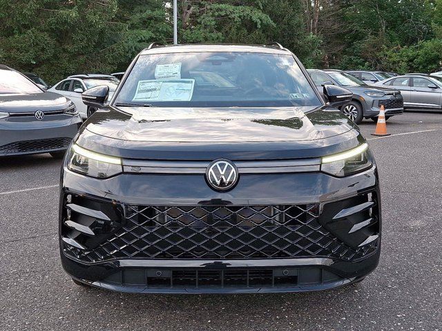 2025 Volkswagen Tiguan SE R-Line Black