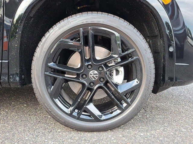 2025 Volkswagen Tiguan SE R-Line Black