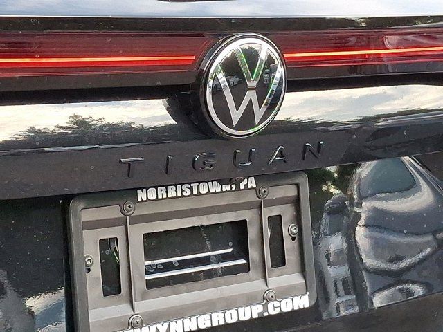 2025 Volkswagen Tiguan SE R-Line Black