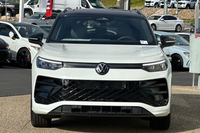 2025 Volkswagen Tiguan 2.0T SE R-Line Black 2025 Volkswagen Tiguan 2.0T SE R-Line Black