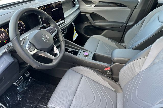 2025 Volkswagen Tiguan 2.0T SE R-Line Black 2025 Volkswagen Tiguan 2.0T SE R-Line Black