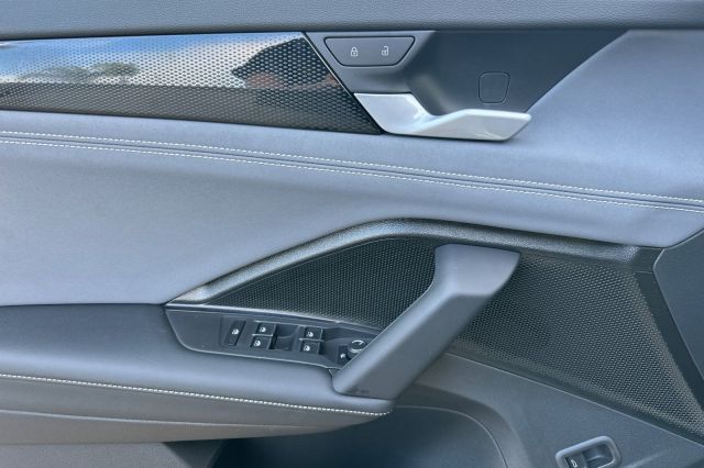 2025 Volkswagen Tiguan 2.0T SE R-Line Black 2025 Volkswagen Tiguan 2.0T SE R-Line Black