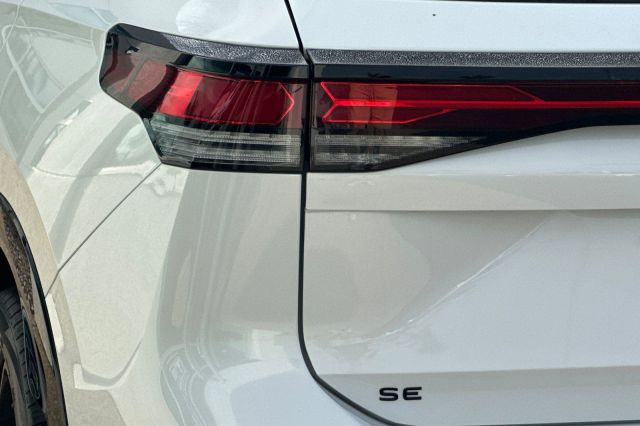 2025 Volkswagen Tiguan 2.0T SE R-Line Black 2025 Volkswagen Tiguan 2.0T SE R-Line Black