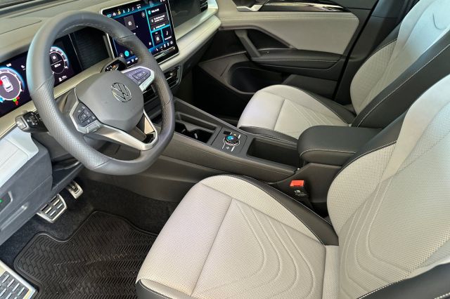 2025 Volkswagen Tiguan 2.0T SE R-Line Black 2025 Volkswagen Tiguan 2.0T SE R-Line Black