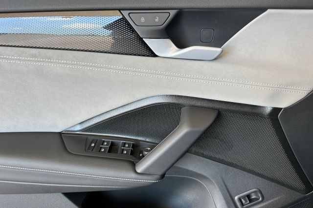 2025 Volkswagen Tiguan 2.0T SE R-Line Black 2025 Volkswagen Tiguan 2.0T SE R-Line Black