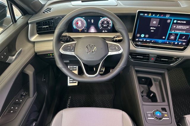 2025 Volkswagen Tiguan 2.0T SE R-Line Black 2025 Volkswagen Tiguan 2.0T SE R-Line Black