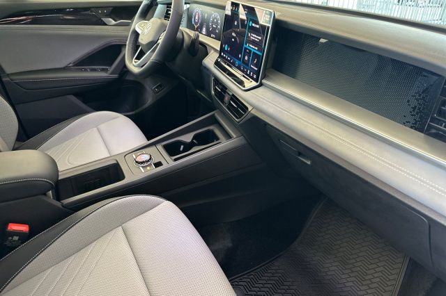 2025 Volkswagen Tiguan 2.0T SE R-Line Black 2025 Volkswagen Tiguan 2.0T SE R-Line Black