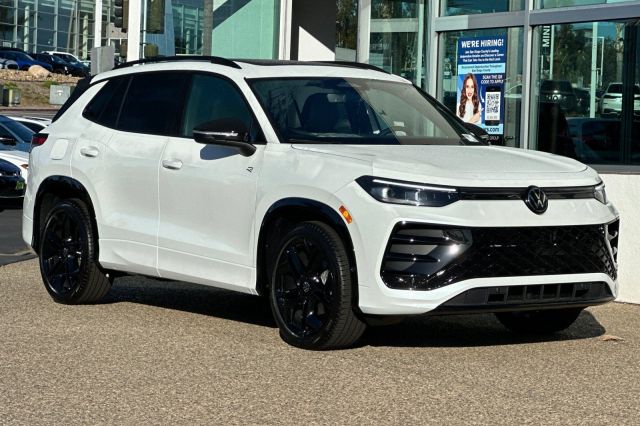 2025 Volkswagen Tiguan 2.0T SE R-Line Black 2025 Volkswagen Tiguan 2.0T SE R-Line Black