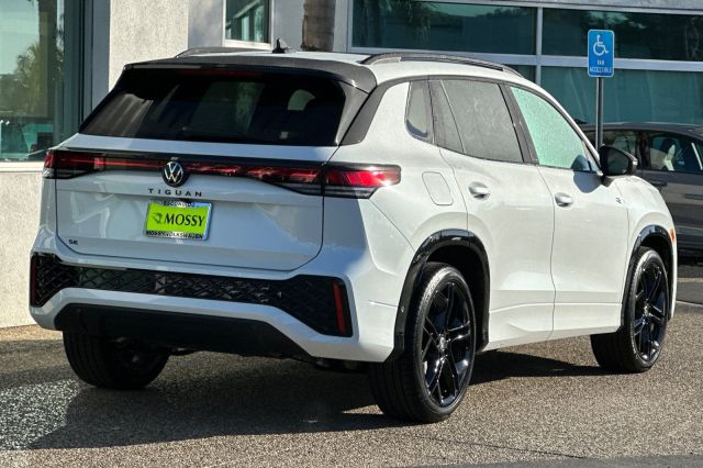 2025 Volkswagen Tiguan 2.0T SE R-Line Black 2025 Volkswagen Tiguan 2.0T SE R-Line Black