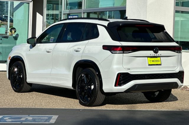 2025 Volkswagen Tiguan 2.0T SE R-Line Black 2025 Volkswagen Tiguan 2.0T SE R-Line Black