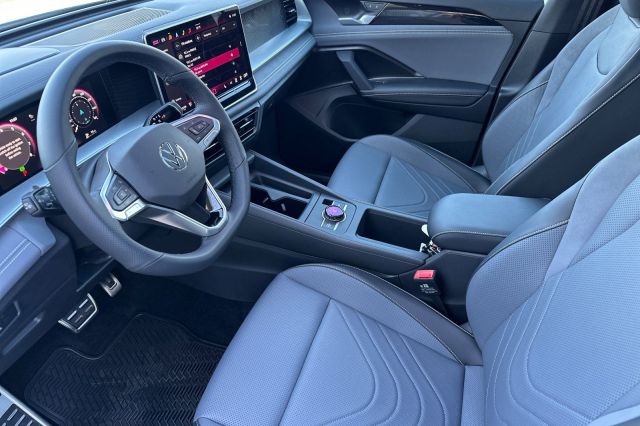 2025 Volkswagen Tiguan 2.0T SE R-Line Black 2025 Volkswagen Tiguan 2.0T SE R-Line Black