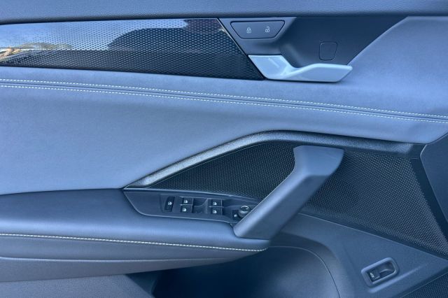 2025 Volkswagen Tiguan 2.0T SE R-Line Black 2025 Volkswagen Tiguan 2.0T SE R-Line Black