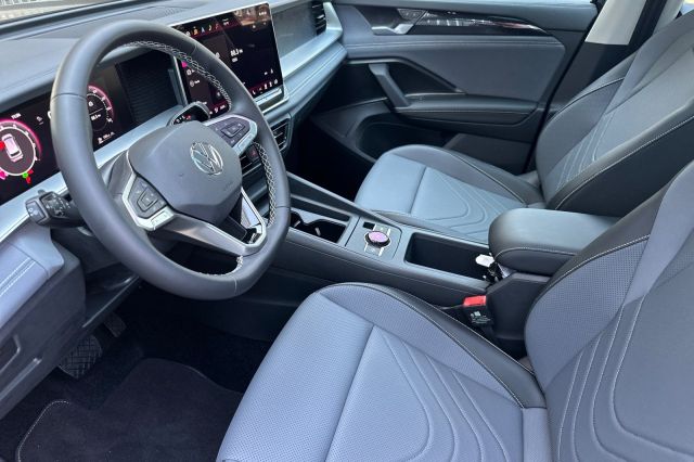 2025 Volkswagen Tiguan 2.0T SE 2025 Volkswagen Tiguan 2.0T SE