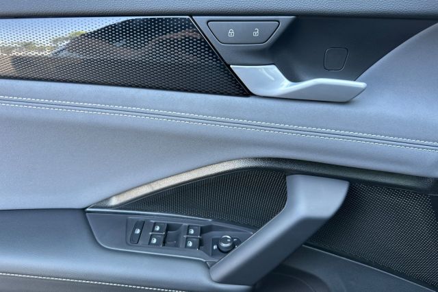 2025 Volkswagen Tiguan 2.0T SE 2025 Volkswagen Tiguan 2.0T SE