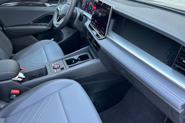 2025 Volkswagen Tiguan 2.0T SE 2025 Volkswagen Tiguan 2.0T SE