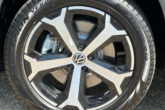 2025 Volkswagen Tiguan 2.0T SE 2025 Volkswagen Tiguan 2.0T SE