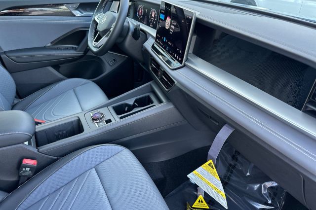 2025 Volkswagen Tiguan 2.0T SE 2025 Volkswagen Tiguan 2.0T SE