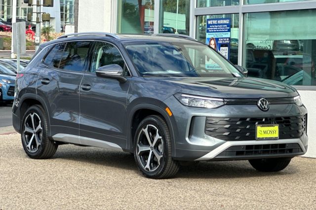 2025 Volkswagen Tiguan 2.0T SE 2025 Volkswagen Tiguan 2.0T SE