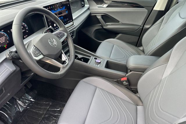 2025 Volkswagen Tiguan 2.0T SE 2025 Volkswagen Tiguan 2.0T SE