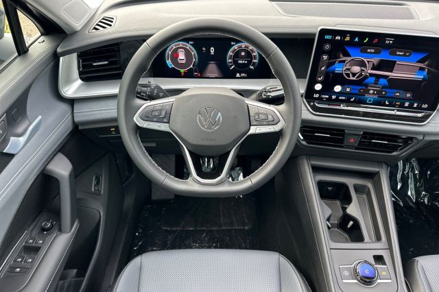 2025 Volkswagen Tiguan 2.0T SE 2025 Volkswagen Tiguan 2.0T SE