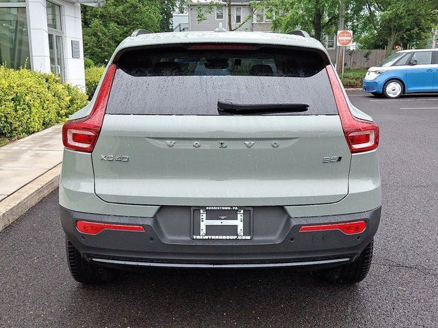 2025 Volvo XC40 Plus Dark Theme