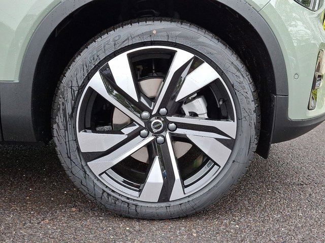 2025 Volvo XC40 Plus Dark Theme