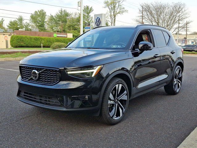 2025 Volvo XC40 Plus Dark Theme