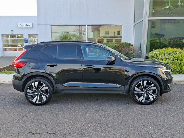 2025 Volvo XC40 Plus Dark Theme