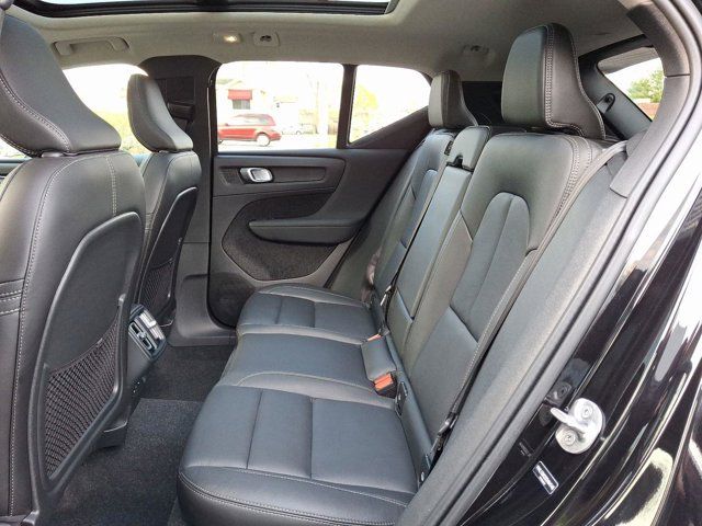 2025 Volvo XC40 Plus Dark Theme