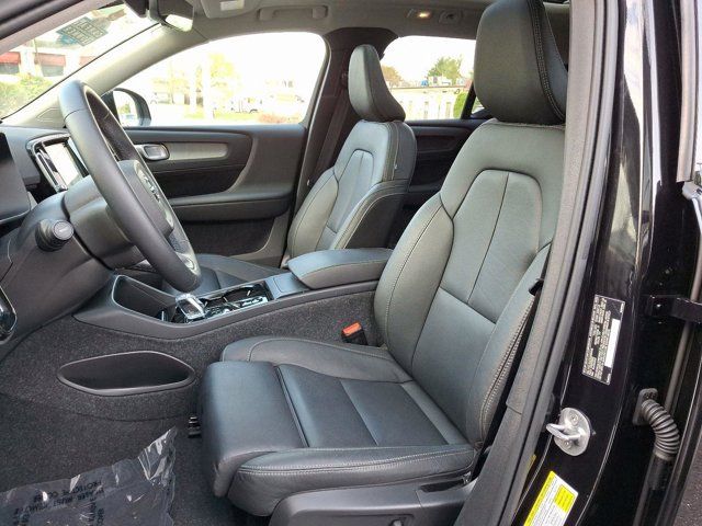 2025 Volvo XC40 Plus Dark Theme