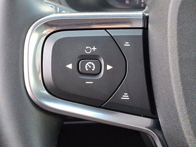 2025 Volvo XC40 Plus Dark Theme