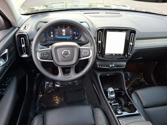 2025 Volvo XC40 Plus Dark Theme