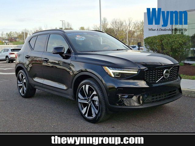 2025 Volvo XC40 Plus Dark Theme
