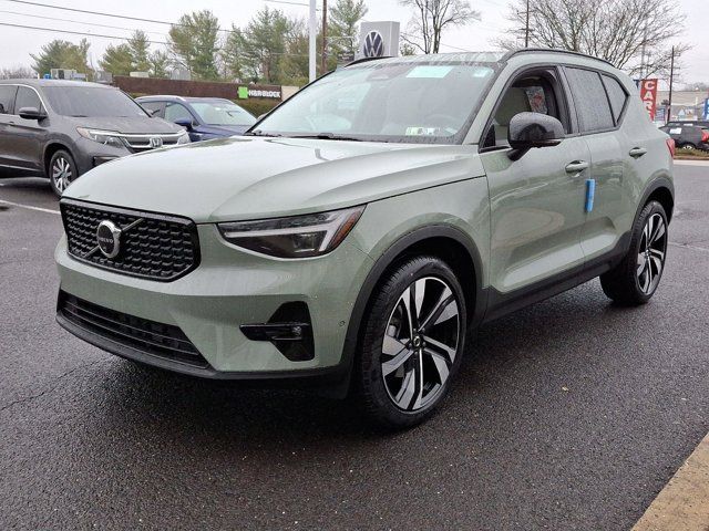 2025 Volvo XC40 Plus Dark Theme