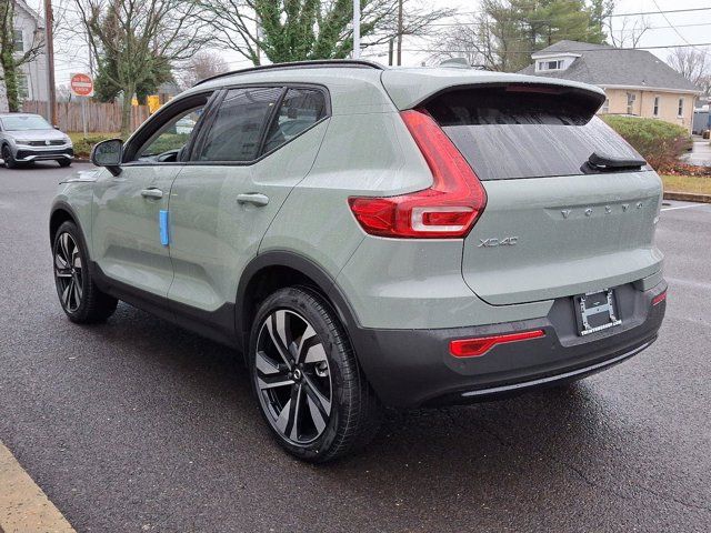 2025 Volvo XC40 Plus Dark Theme