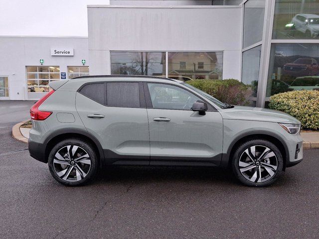 2025 Volvo XC40 Plus Dark Theme