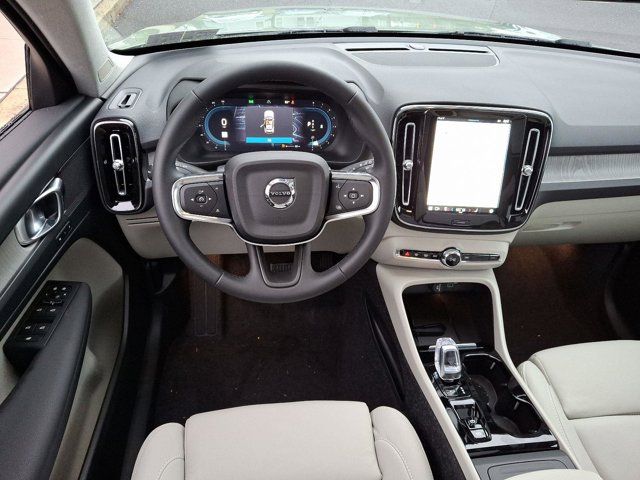 2025 Volvo XC40 Plus Dark Theme