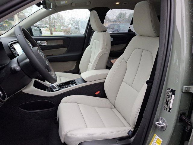 2025 Volvo XC40 Plus Dark Theme