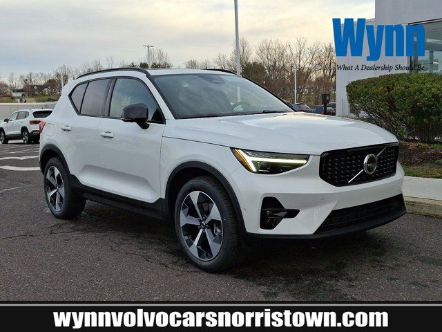 2025 Volvo XC40 Plus Dark Theme