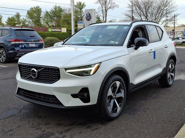 2025 Volvo XC40 Plus Dark Theme