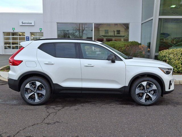 2025 Volvo XC40 Plus Dark Theme