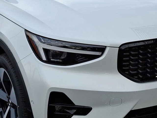 2025 Volvo XC40 Plus Dark Theme