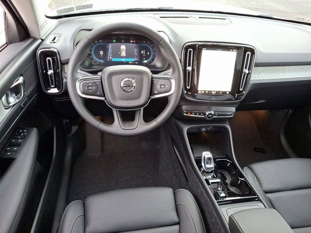 2025 Volvo XC40 Plus Dark Theme