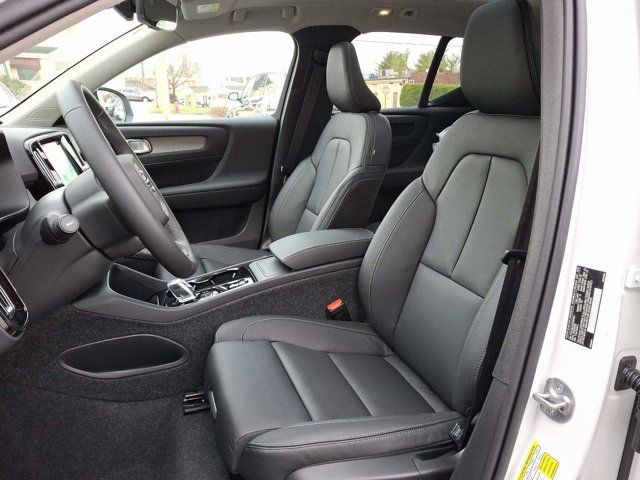 2025 Volvo XC40 Plus Dark Theme