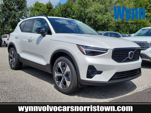 2025 Volvo XC40 Plus Dark Theme
