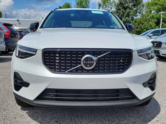 2025 Volvo XC40 Plus Dark Theme